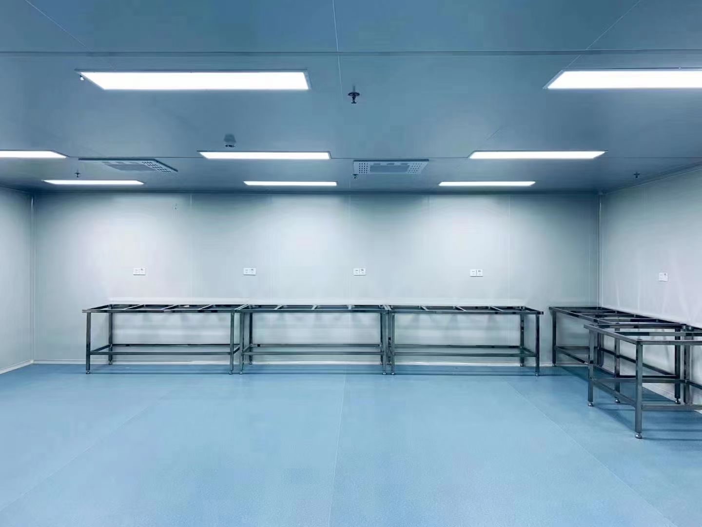 醫(yī)藥凈化車(chē)間裝修施工特點(diǎn)有哪些?醫(yī)藥凈化車(chē)間有哪些裝修特點(diǎn)?